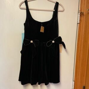 Elegant Black Velvet Dress with Bow Accents